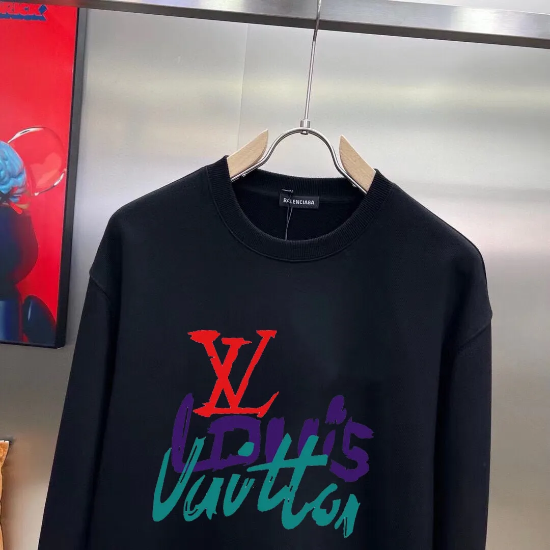 🅿️380 [LV Louis Vuitton] (Fat Man Gospel) hot-selling suit is coming. Focus on the original version of the official website. 2025 new hot-selling sweatshirt suit. The original order is hard to buy🇭🇰. It is the meticulous work of top designers for a fitting and perfect upper body effect. All-natural high-quality Roman cotton 100%, close-fitting comfort, noble and elegant! Original hardware embodies elegance and nobility! Counter size: M-5XL (maximum wear up to 220 pounds)